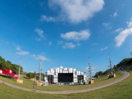 Palco Mundo é montado no Parque Bela Vista, em Lisboa, em Portugal - Divulgação/AgenciaZero.net