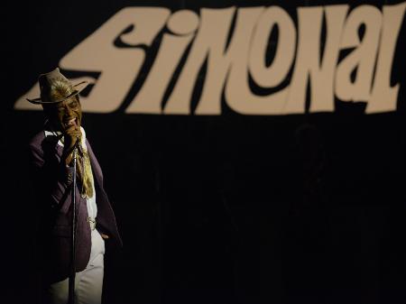 Fabrício Boliveira em cena de "Simonal" - Divulgação