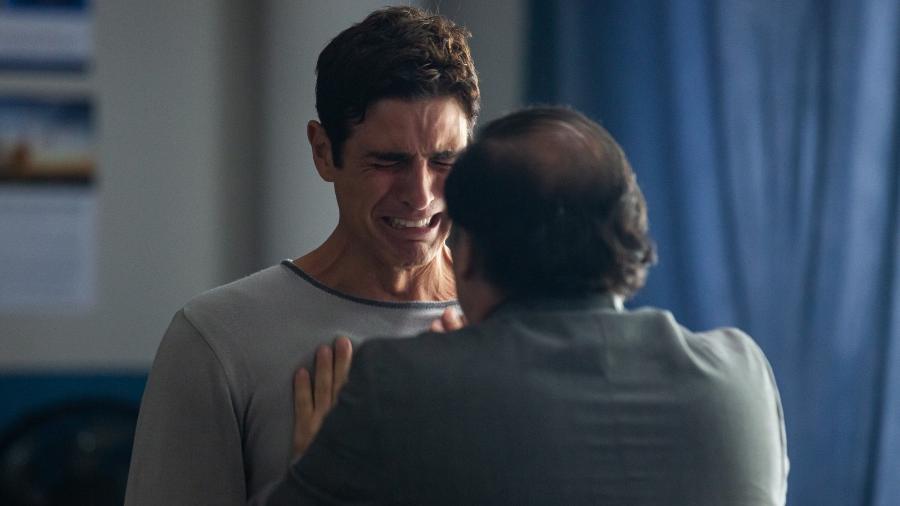 O pastor Emanuel (Claudio Mendes) converte Régis (Reynaldo Gianecchini) em A Dona do Pedaço - Artur Meninea/TV Globo