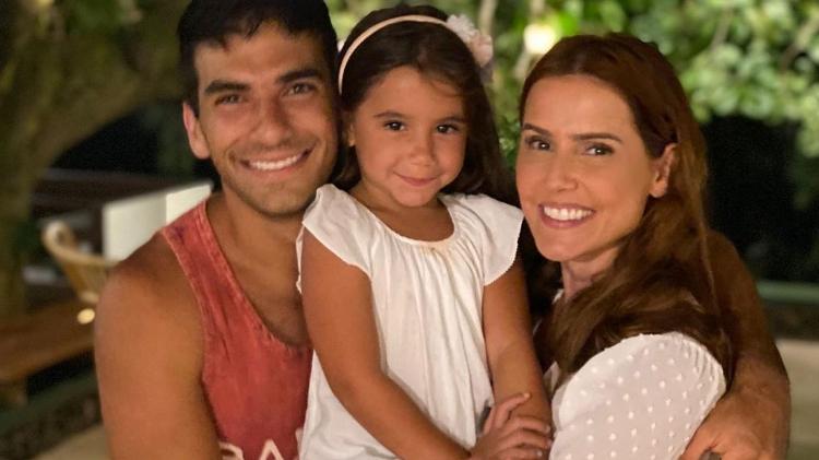 Hugo Moura, Maria Flor e Deborah Secco - Reprodução/ Instagram - Reprodução/ Instagram