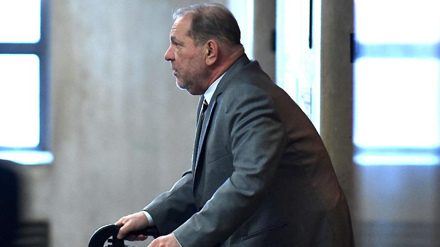Harvey Weinstein de andador em tribunal - AFP