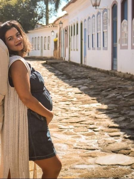 A fotógrafa Joyce Ribeiro, 33, não consegue fazer a certidão do filho, nascido em casa há um mês - Arquivo pessoal
