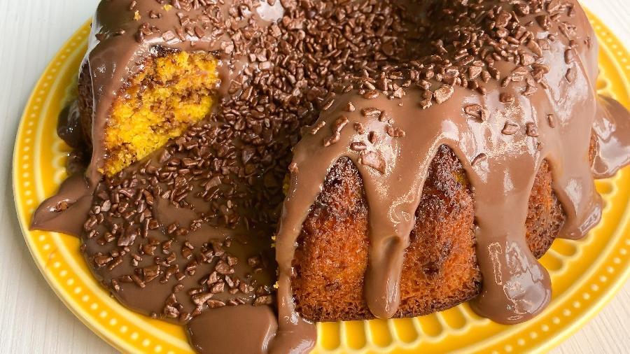 Bolo de Cenoura Fofinho com Cobertura de Chocolate