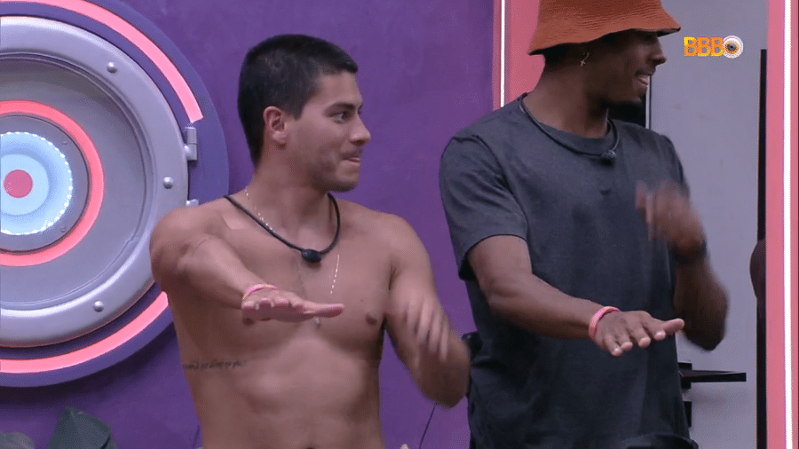 BBB 22: Arthur e Paulo André dançam "Macarena" - Reprodução/Globoplay