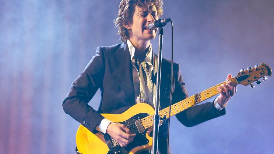 Alex Turner, vocalista do Arctic Monkeys, durante show no Primavera Sound - Lucas Ramos/BrazilNews
