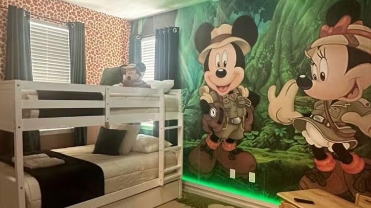 Quarto temático Disney na casa de Thiago Martins