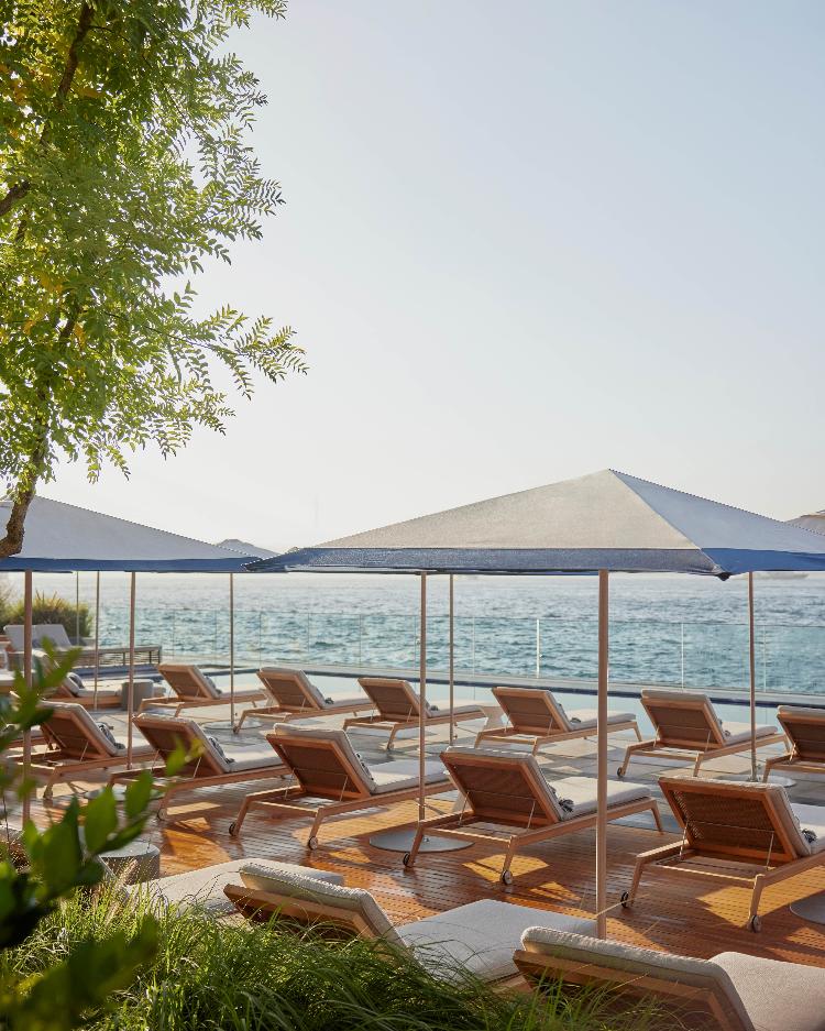 O hotel tira o melhor proveito da sua localização, com belas vistas do mar