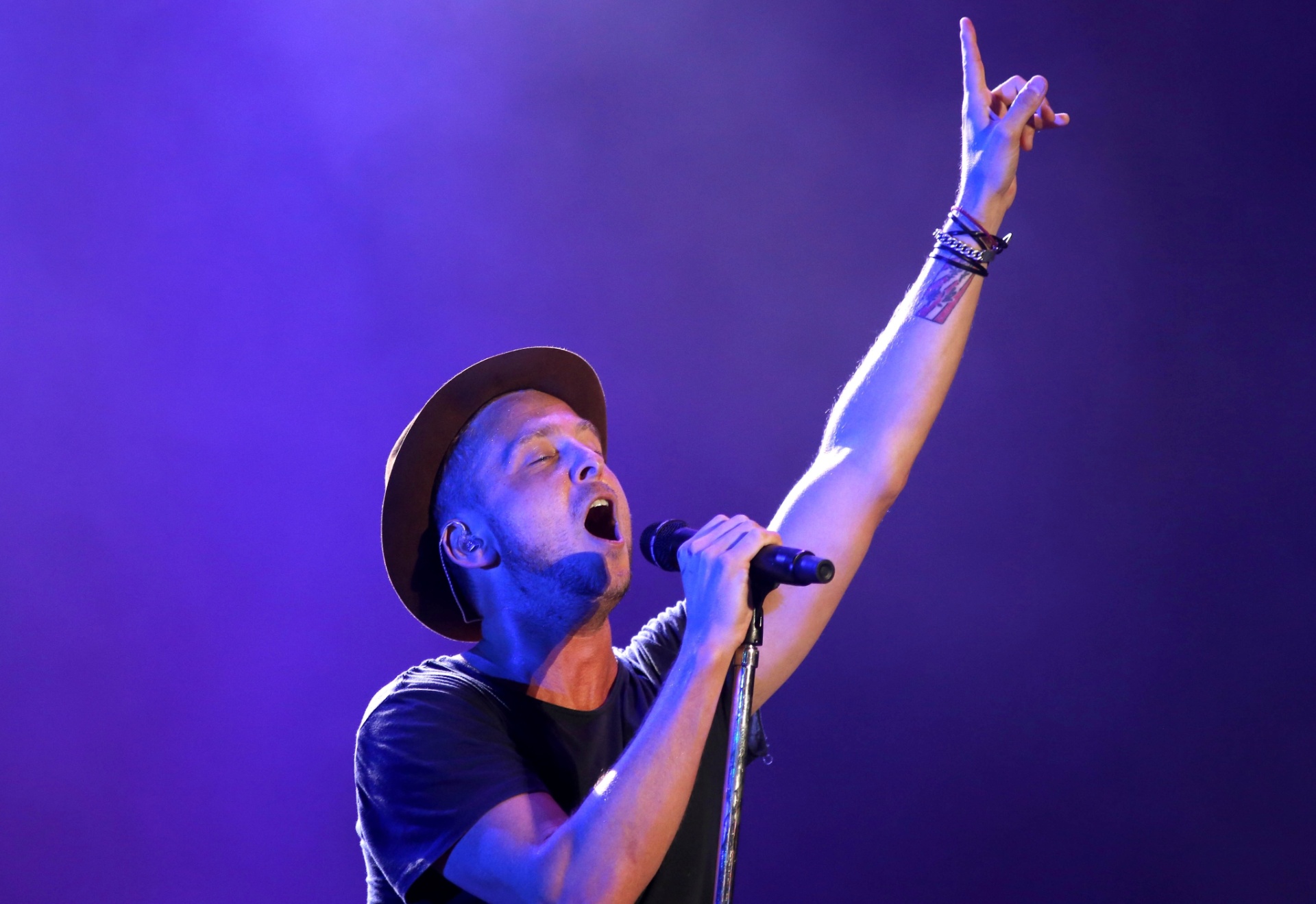 18.set.2015 - A banda americana OneRepublic, que começou a lançar seus sucessos através do MySpace, se apresenta no palco Mundo, durante o primeiro dia do Rock in Rio 2015. - Fernando Maia/UOL