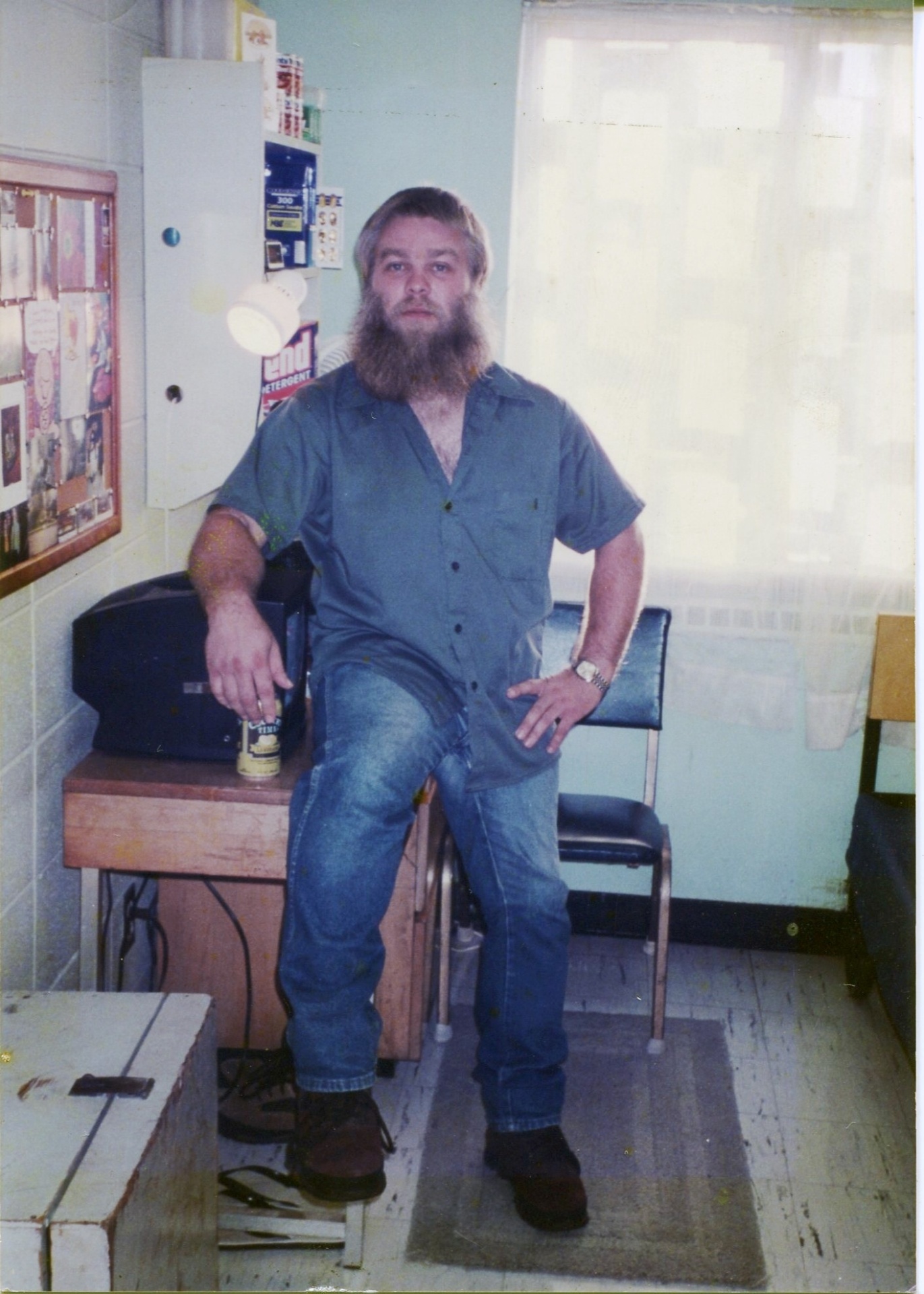 2015 - Imagem exibida no documentário "Making a Murder" mostra Steven Avery, em 2003, após ser libertado e inocentado de estuprar Penny Bernstein, em 1985 - Divulgação/Netflix