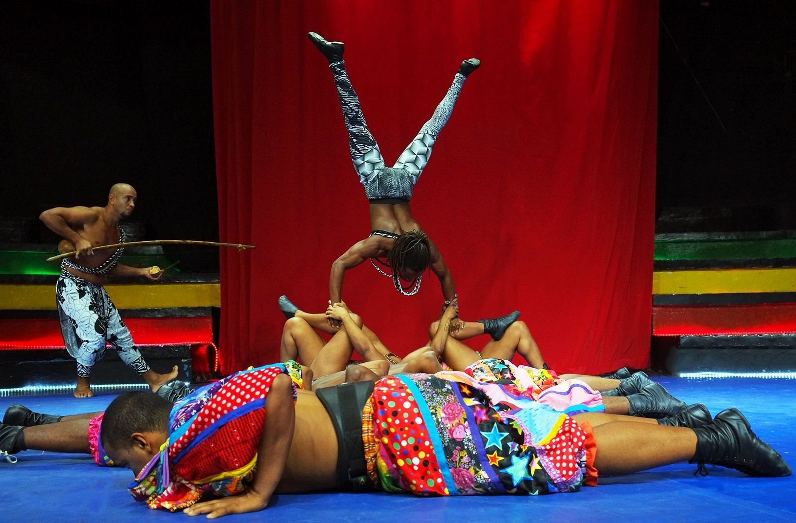 Companhia circense do AfroReggae, Afro Circo apresenta espetáculo "Gênesis, o Mix da Criação" no Rio - Guga Melgar