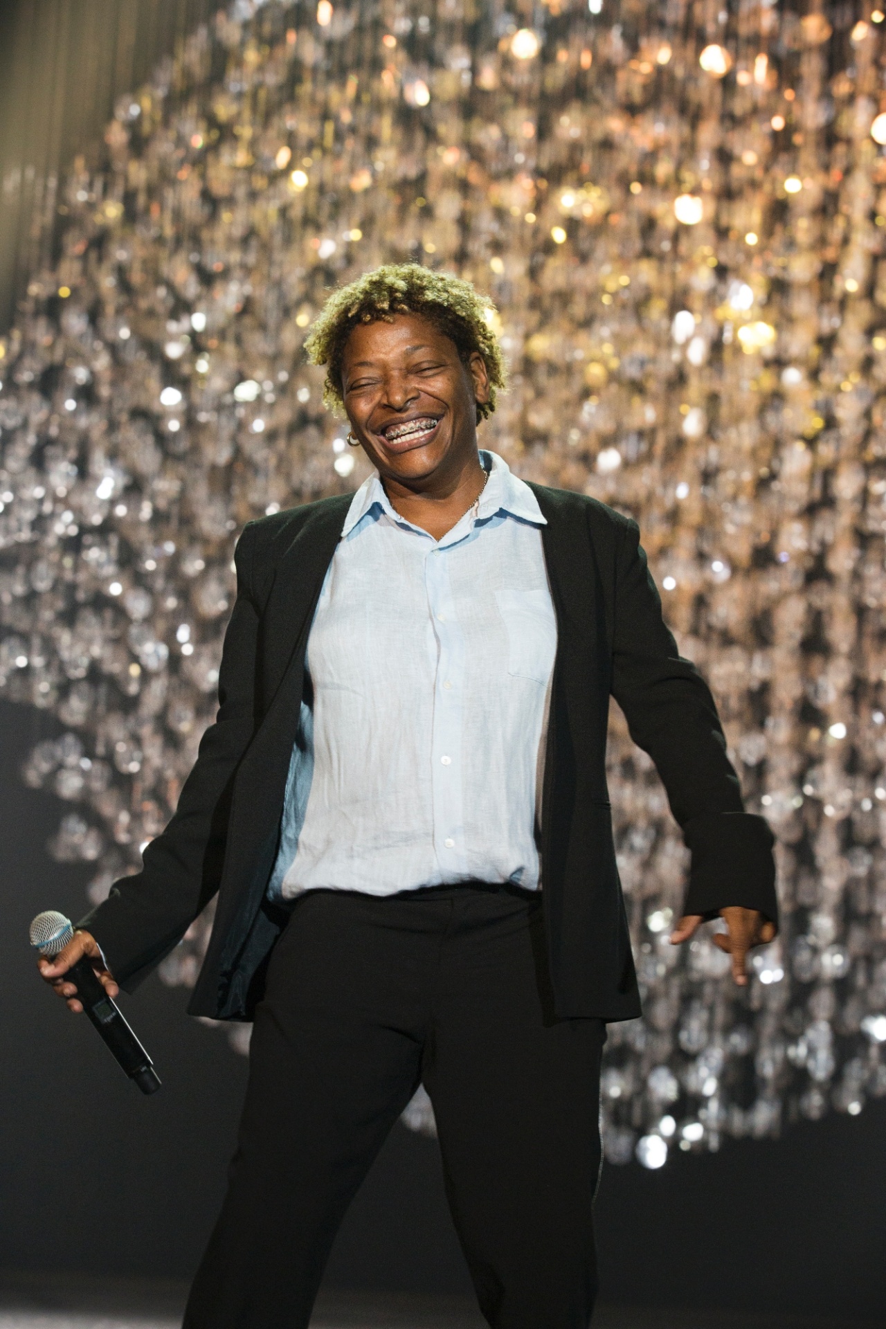 11.jul.2016 - Mart'nália solta a voz e coloca o público para dançar com "Sem Compromisso". O programa gravado em abril, na Cidade das Artes, no Rio de Janeiro, vai ao ar na noite de 11 de julho no Canal Viva - Marcelo Tabach