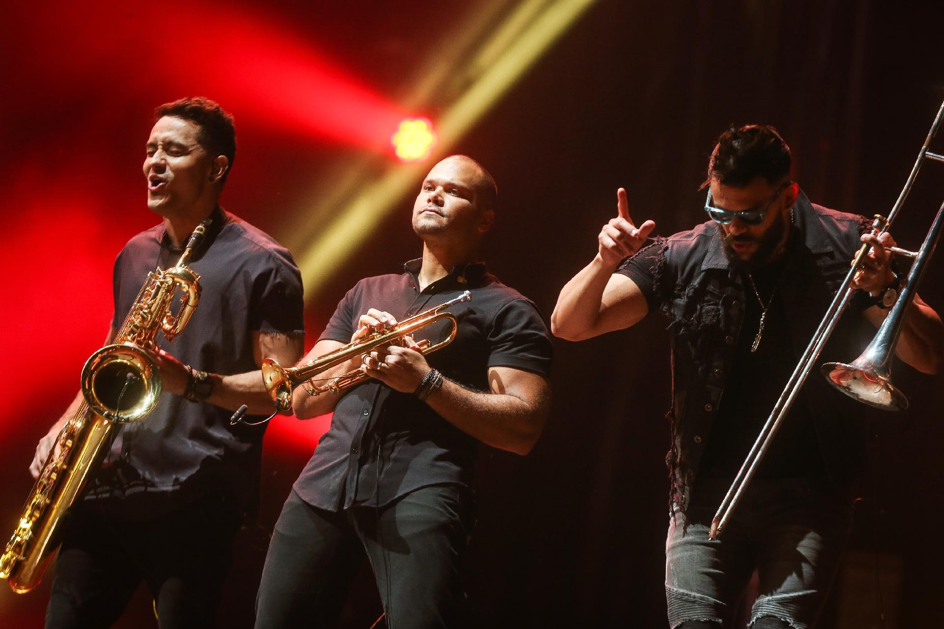 Jota Quest faz show repleto de hits e mensagens políticas no Palco Mundo - Zanone Fraissat/Folhapress