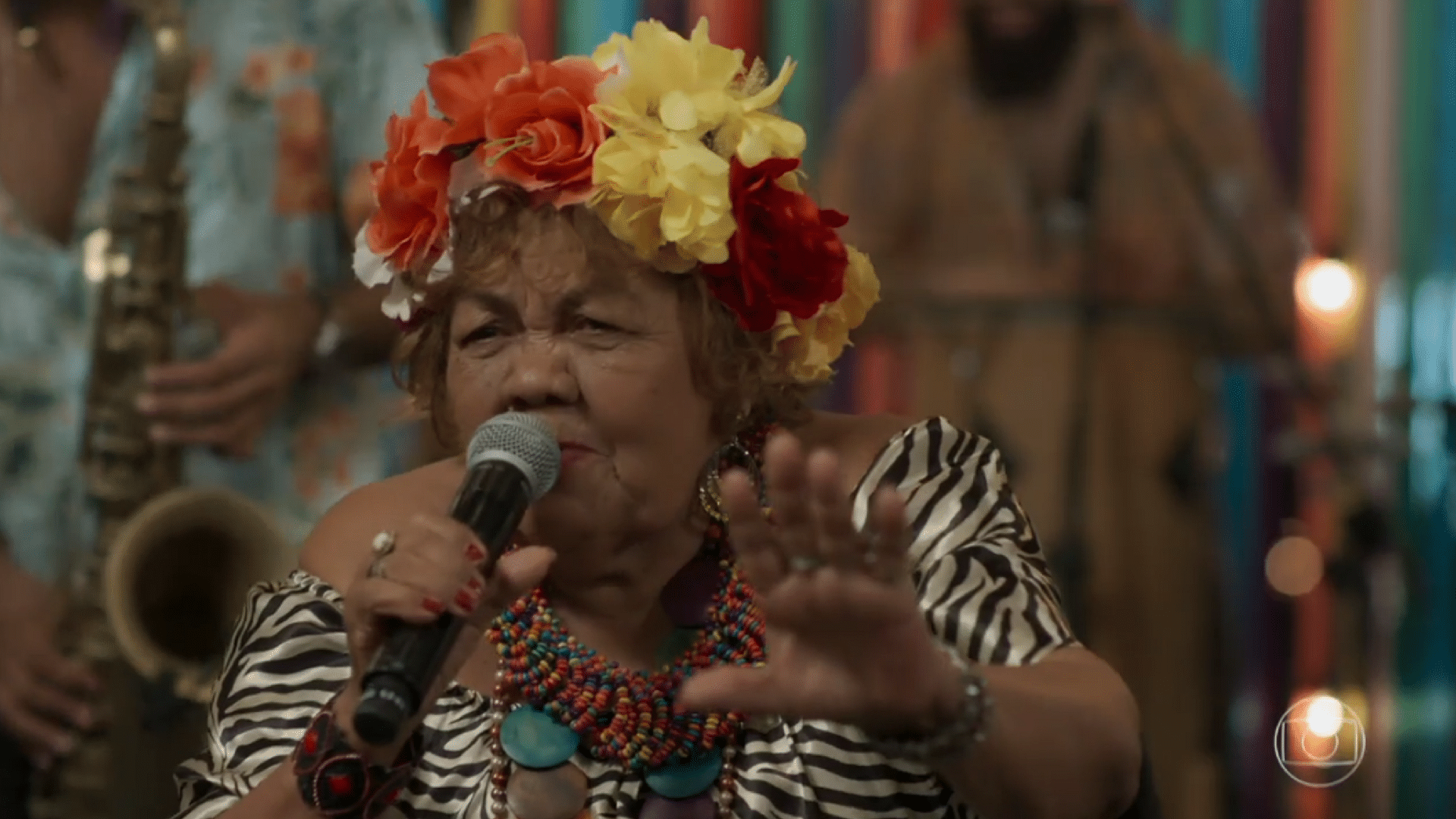 Onete solta a voz na gafieira em "A Força do Querer" - Reprodução/TV Globo