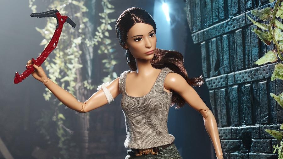 A Barbie "Tomb Raider" tem as feições inspiradas na atriz Alicia Vikander, a nova Lara Croft do cinema. - Reprodução/IGN