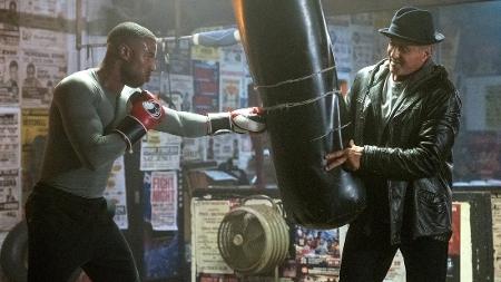 Sylvester Stallone interpreta Rocky Balboa e Michael B. Jordan é Adonis Creed, em cena do filme "Creed 2" - Divulgação