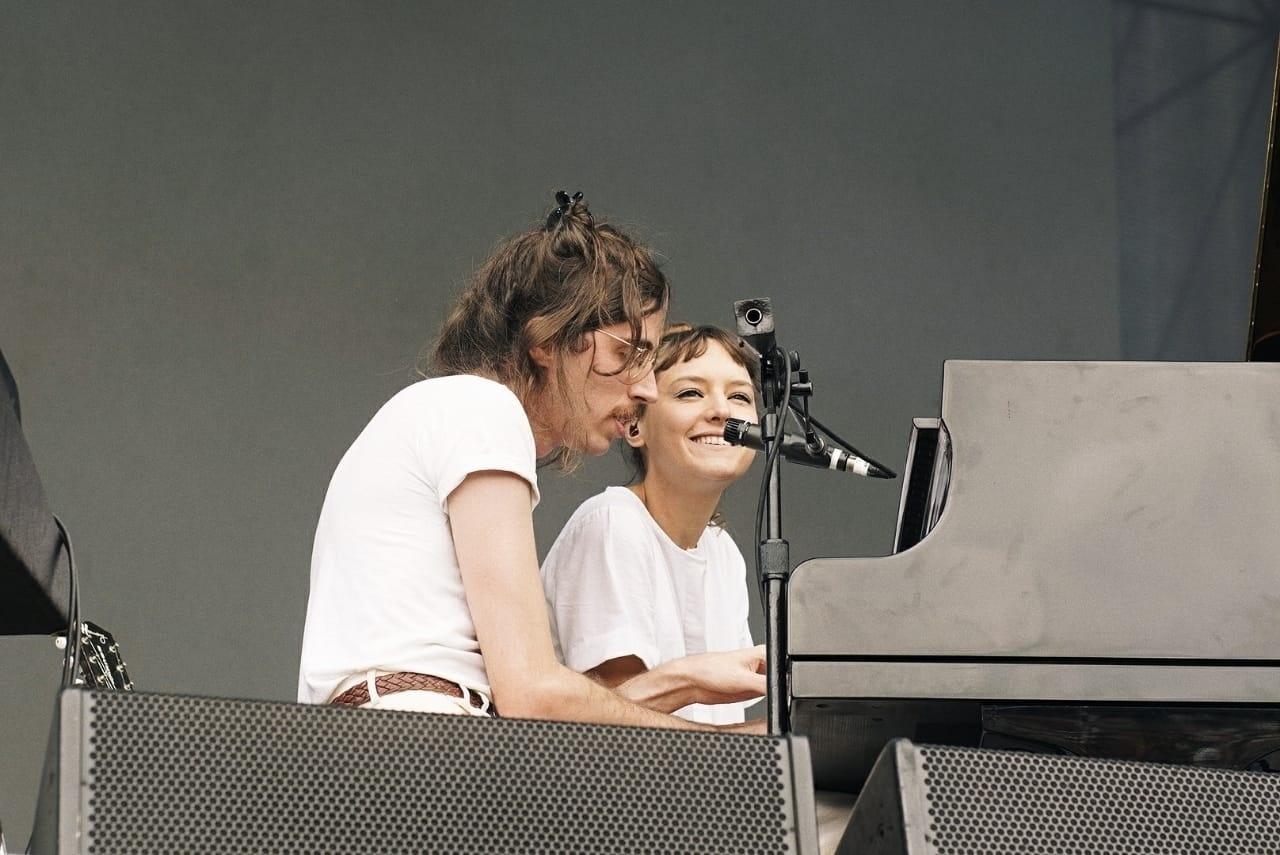 Mallu Magalhães se apresenta com Tim Bernardes no Popload Festival no Memorial da América Latina, em São Paulo - Felipe Gabriel/UOL