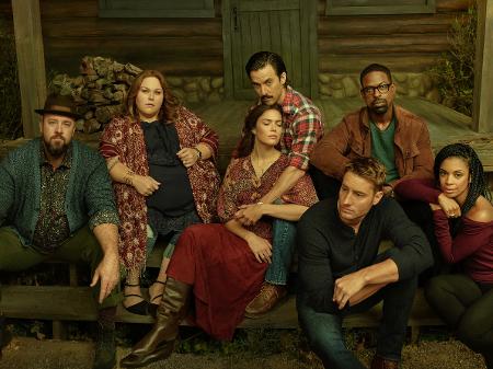 Chris Sullivan (Toby), Chrissy Mete (Kate), Mandy Moore (Rebecca), Milo Ventimiglia (Jack), Justin Hartley (Kevin), Sterling K. Brown (Randall), Susan Kelechi Watson (Beth), o elenco principal de "This Is Us" - Divulgação/NBC
