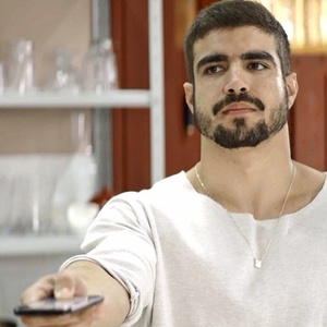 Caio Castro, durante cena de