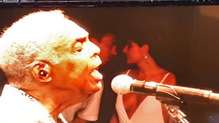 Andreia Sadi e André Rizek apareceram juntos em telão durante show de Gilberto Gil no Réveillon de Niterói - Reprodução/Instagram @niteroiando - Reprodução/Instagram @niteroiando