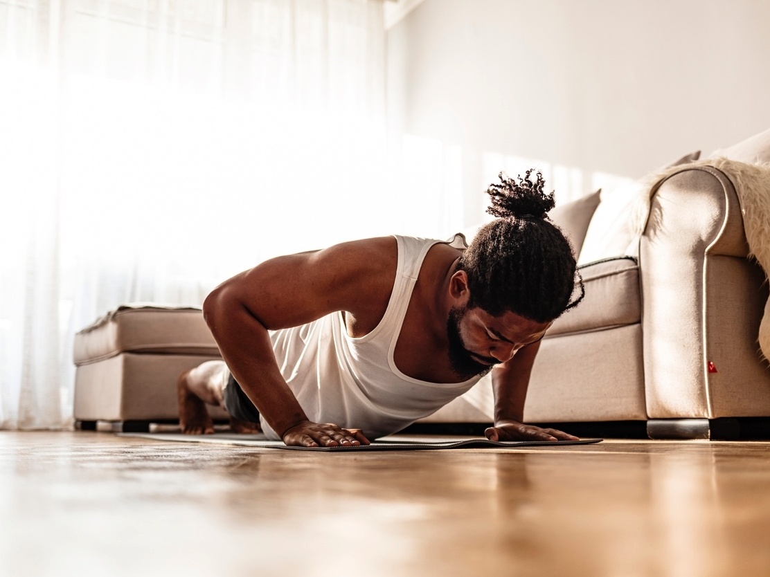 Não consegue fazer flexão de braços? Veja como melhorar no exercício - 07/08/2021 - UOL VivaBem