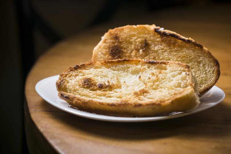 Nem sempre o pão na chapa no balcão foi uma tradição: as padarias abriram o leque de serviços