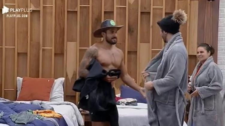 A Fazenda 2021: Bil e Rico trocam farpas sobre a formação da quinta roça - Reprodução/Playplus - Reprodução/Playplus