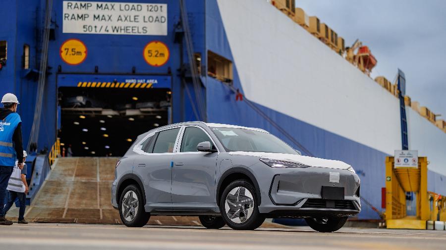 Geely EX5: primeiras unidades do SUV elétrico vieram de navio da China Geely EX5: primeiras unidades do SUV elétrico vieram de navio da China