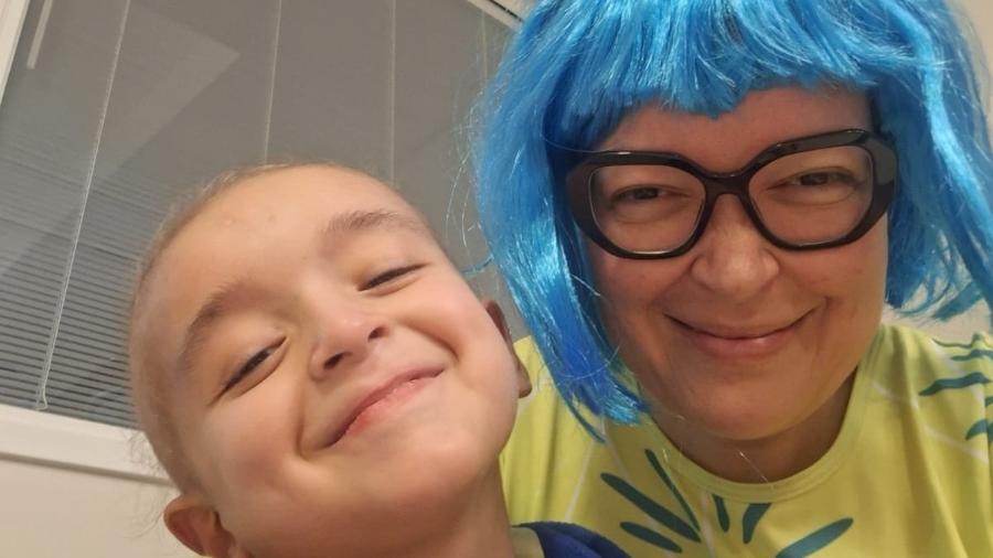 Ana Claudia e o filho Arthur durante tratamento no Hospital Brasília