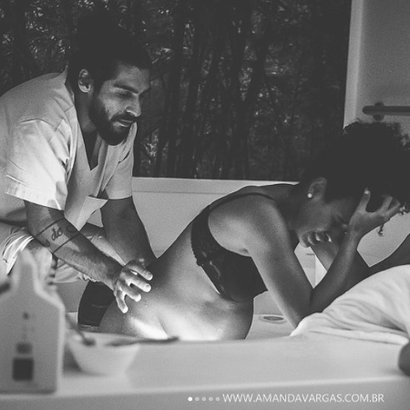 Sheron Menezzes e Saulo Bernard na hora do nascimento do filho deles - Reprodução/Instagram/sheronmenezzes