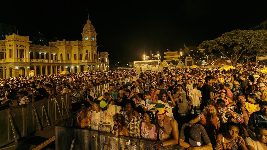 Praça da Estação no Carnaval de Belo Horizonte: blocos condenam repressão da PM em carta aberta - Julia Lanari/Belotur/Divulgação