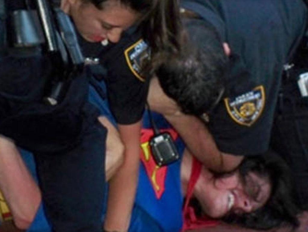 Homem fantasiado de Super-Homem foi preso em 2009 em NY - Reprodução