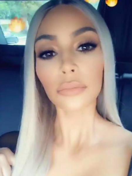 Kim Kardashian surge com o cabelo platinado - Reprodução/Instagram