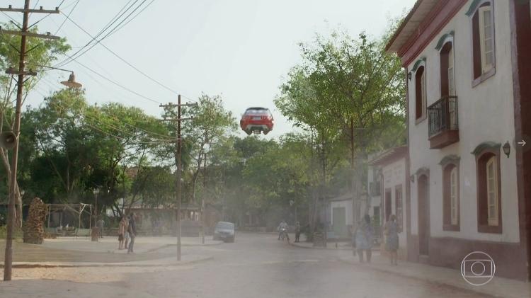 "O Sétimo Guardião" faz propaganda com Land Rover voadora - Reprodução/TV Globo - Reprodução/TV Globo