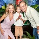 Luiza Melll e Gilberto Zaborowsky posam com o filho Enzo na festa de 4 anos do menino em São Paulo - Manuela Scarpa/Brazil News