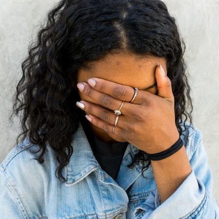 Vítima de violência doméstica relata dificuldades: "Fiquei sem teto e sem emprego. Só queria minha dignidade de volta" - Getty Images/iStockphoto