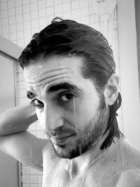 Fiuk interagiu com seguidores durante o banho - Reprodução/Instagram @fiuk