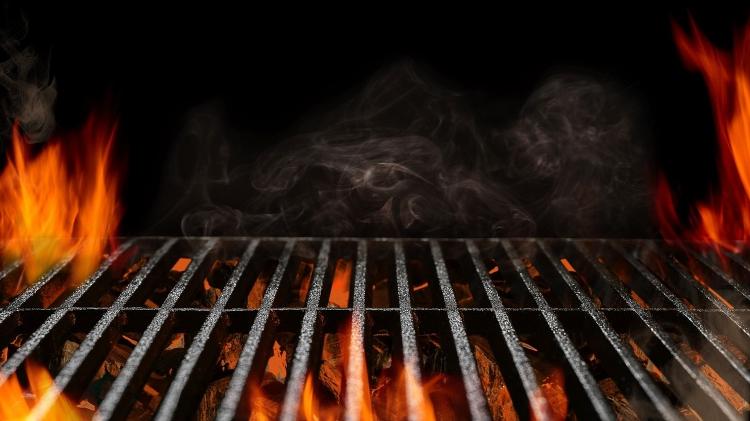 Churrasqueira acesa: ponto ideal para o churrasco é de brasa - Getty Images/iStockphoto - Getty Images/iStockphoto