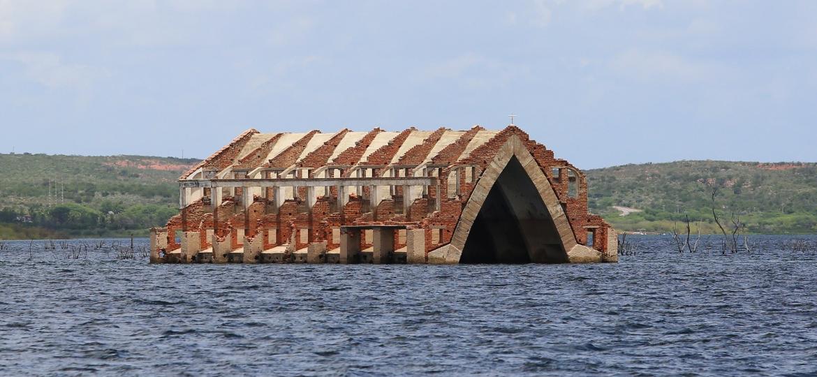 Igreja submersa em Petrolândia, a "Atlântida brasileira" - Guga Matos/Setur PE