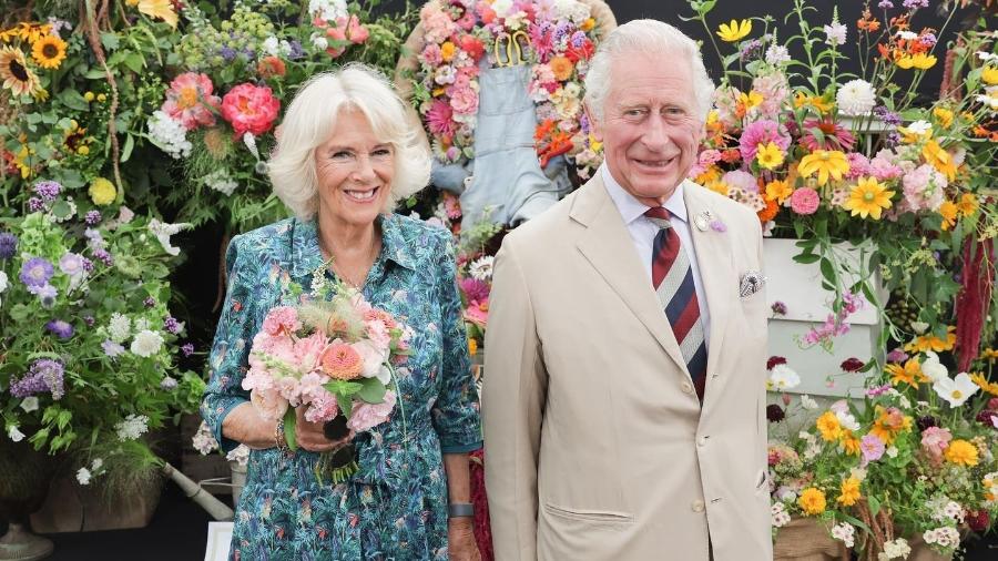 Charles e Camilla posam para câmeras no Sandringham Flower Show de 2022 - Reprodução/Instagram