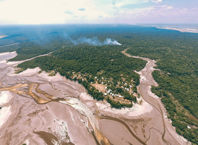 Comunidade de Tumbira, às margens do Rio Negro (AM), sofre com a seca