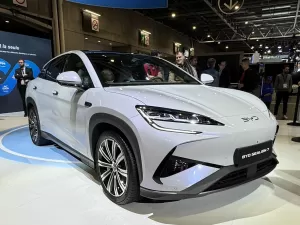 Salão de Paris: BYD revela carro de luxo e SUV elétrico que virão ao Brasil