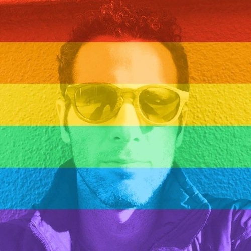 26.jun.2015 - O ator Mouhamed Harfouch comemora a legalização do casamento gay nos Estados Unidos mudando seu avatar no Facebook para uma foto com as cores da bandeira LGBT