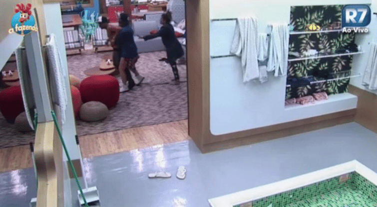 23.out.2015 - Douglas Sampaio se desentendeu com Thiago Servo e Record interrompeu a transmissão - Reprodução/Record