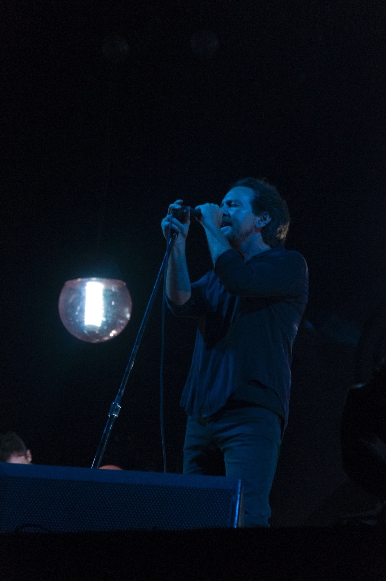 11.nov.2015 - Na noite desta quarta-feira, a banda Pearl Jam se apresentou em Porto Alegre pela terceira vez. O show aconteceu na Arena do Grêmio - Nede Losina /UOL