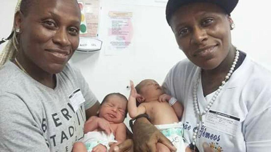 Pepê apresenta os filhos gêmeos à irmã, Neném - Reprodução/Instagram/thalyta_off