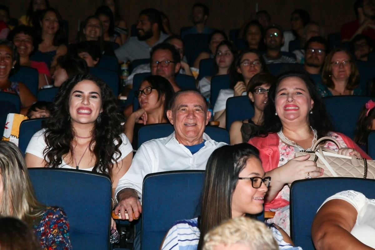 Renato Aragão assiste a pré-estreia de "Os Saltimbancos Trapalhões - Rumo A Hollywood" ao lado da mulher, Lílian e da filha, Lívia Aragão - Manuela Scarpa e Marcos Ribas/Brazil News