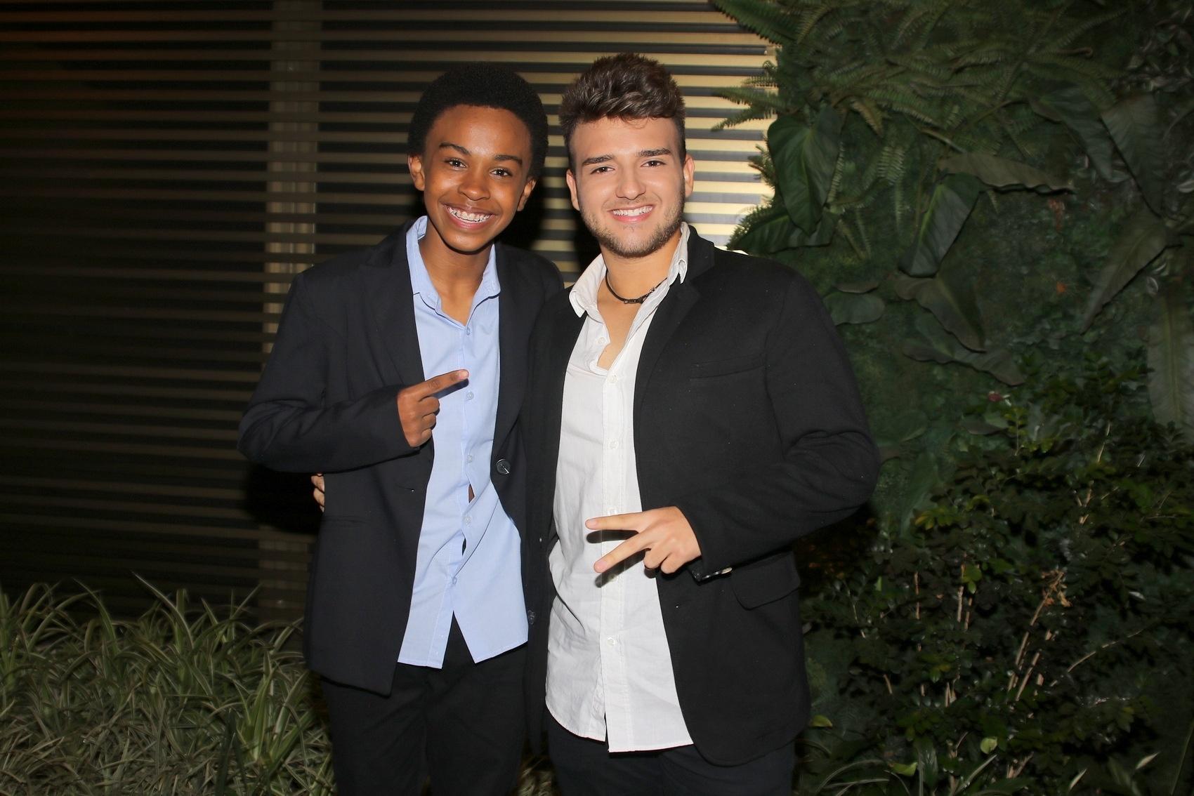 Jean Paulo Campos e Nicholas Torres, o Cirilo e o Jaime de "Carrossel" (2012), chegam à festa de 15 anos de Raissa Chaddad, a Bia da segunda versão de "Chiquititas" (2013), novela do SBT, em um buffet na Vila Olímpia, bairro nobre de São Paulo - Thiago Duran/AgNews