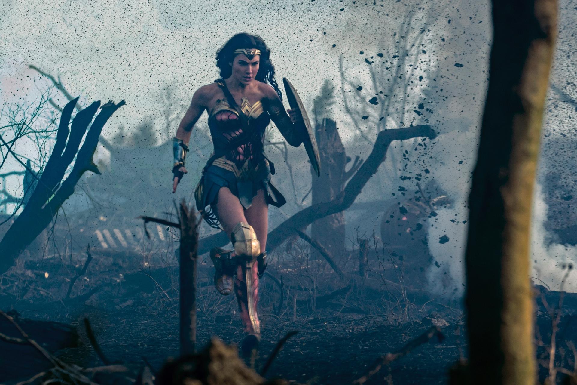 Gal Gadot em cena de "Mulher-Maravilha" (2017) - Clay Enos/ TM & © DC Comics
