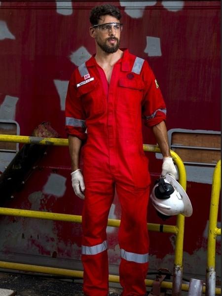 Cauã Reymond como Dante, seu persongaem na série "Ilha de Ferro" - Divulgação / TV Globo