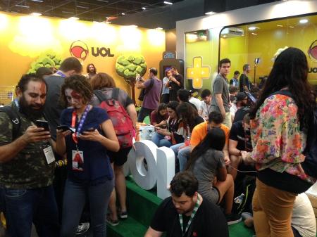 Que comece a batalha! Estande do UOL oferece aplicativo com disputa entre geeks - Rodolfo Vicentini/UOL